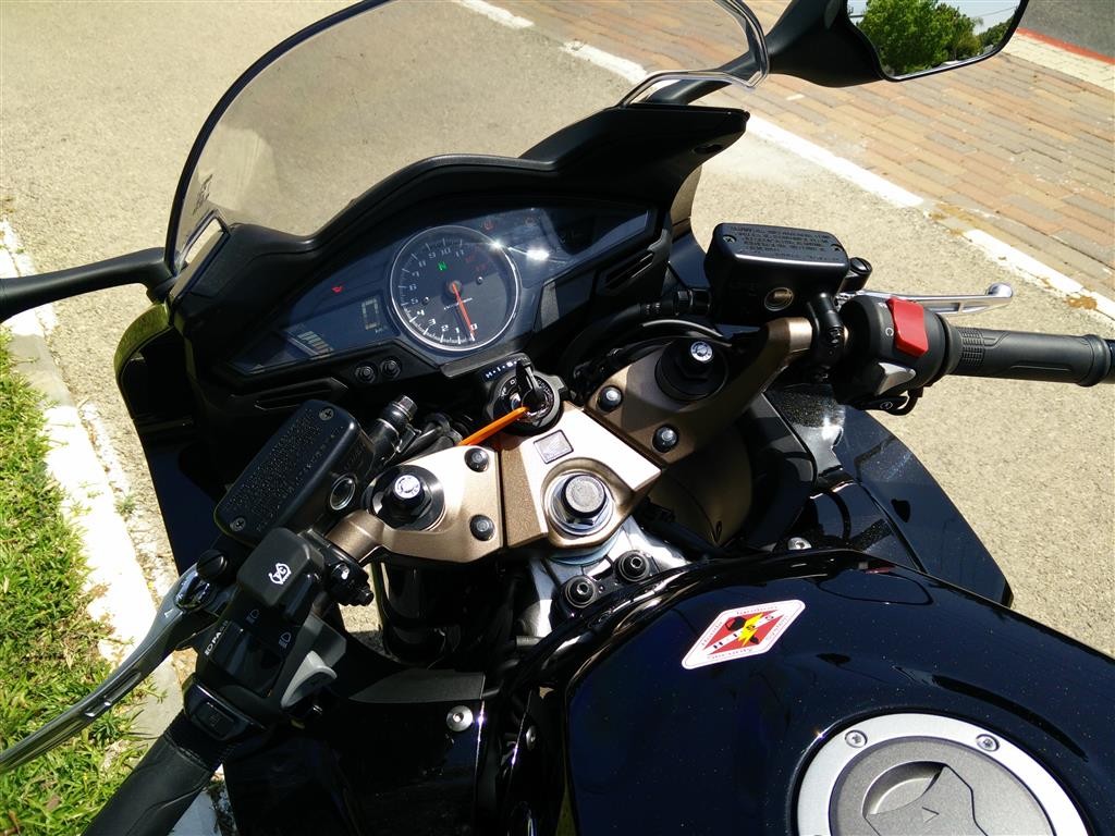 honda-vfr800f-10