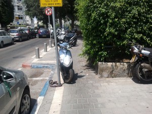 motorcycle-wrong-parking-2
